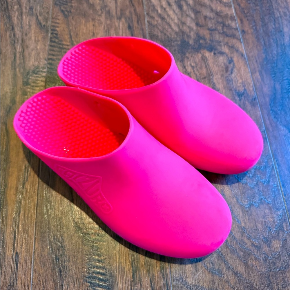 Calzuro Hot Pink clogs 36-37 size 7